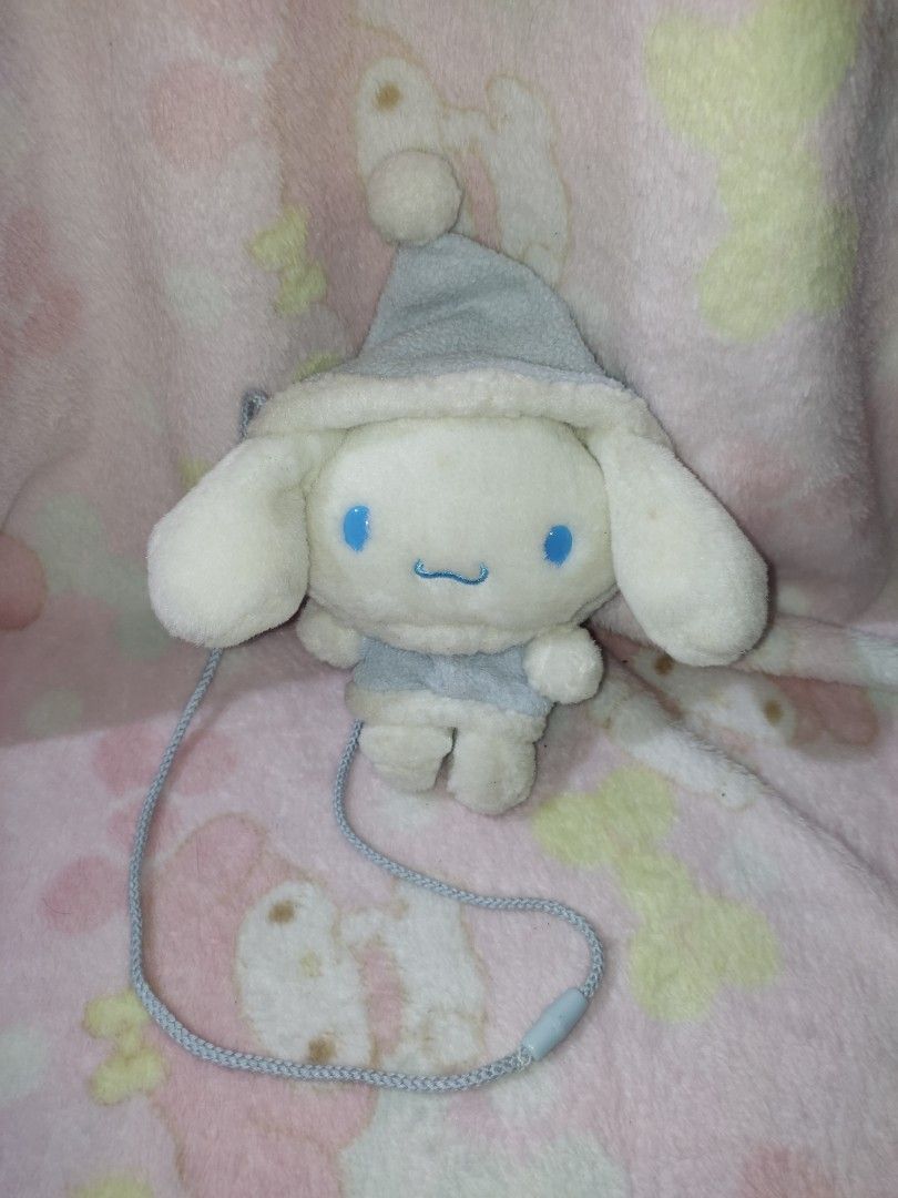 Cinnamoroll coin bag and umbrella (Category: Character Goods) located in Bacoor. Submitted by Exedriae (Listing ID 1444431304, Image 2). Description: coin bag- 450 umbrella-300 if Bundle- 550.