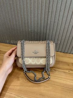 (Category: ) located in . Submitted by fashion.luxe (Listing ID 1444465016, Image 1). Description: .
