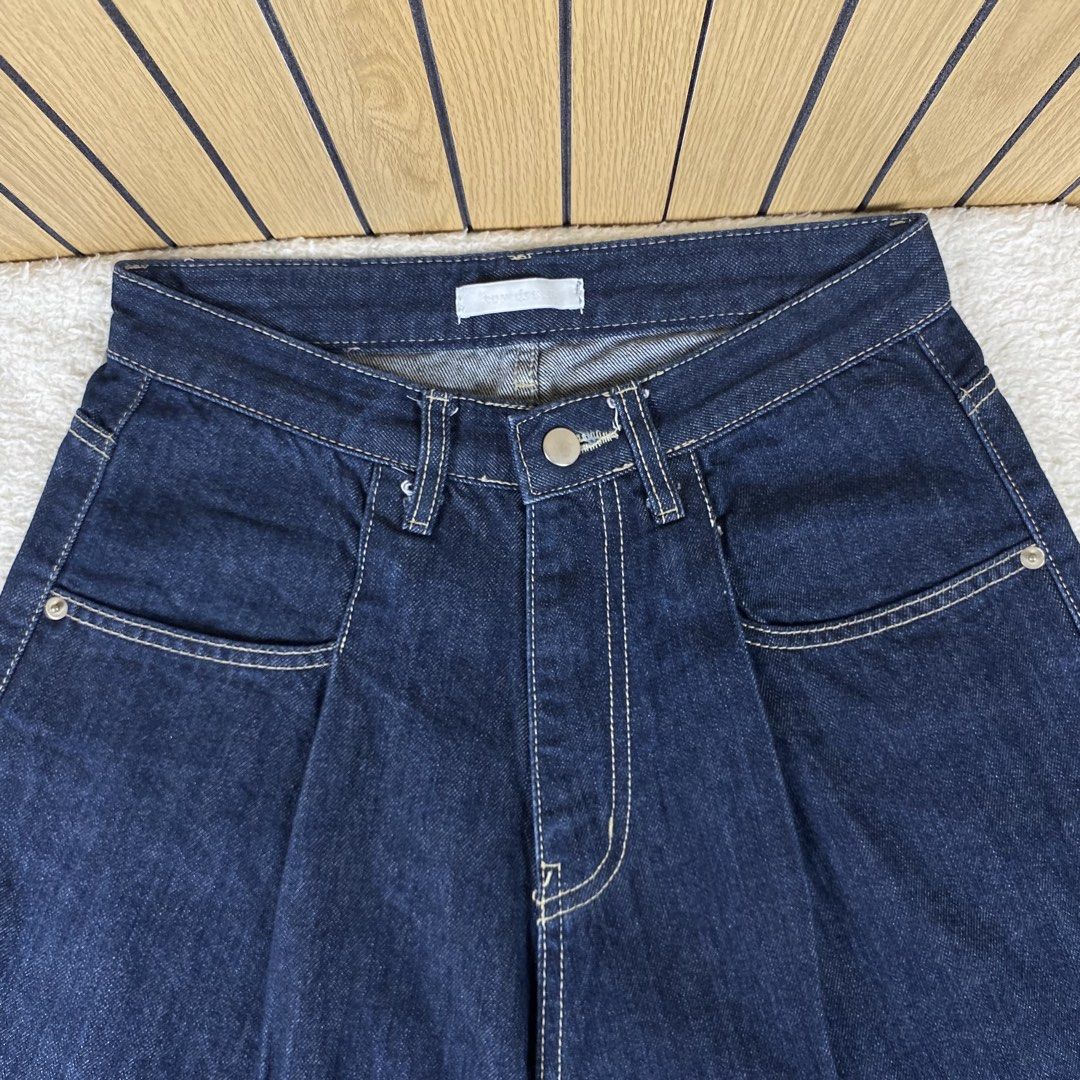 Dark Blue Wide Pleated Raw Denim Pants (Category: Jeans) located in Bacolod City. Submitted by treasurehunts.6100 (Listing ID 1444449536, Image 3). Description: Dark Blue Wide Pleated Raw Denim Pants Condition - New Color - Dark Blue Color rate - 10 / 10 Made in Korea No Flaws Dimensions : Waist - 28 Length - 42 Thigh - 13.5 Leg Opening - 11 Brands you might find on my profile : ( Cos, Uniqlo, H&M, Zara, Muji, Ralph Lauren, Hugo Boss, Fred Perry,