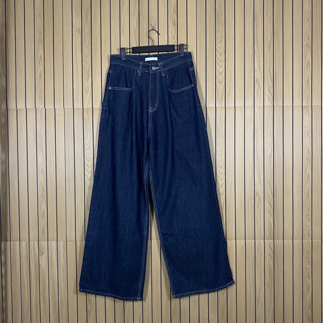 Dark Blue Wide Pleated Raw Denim Pants (Category: Jeans) located in Bacolod City. Submitted by treasurehunts.6100 (Listing ID 1444449536, Image 1). Description: Dark Blue Wide Pleated Raw Denim Pants Condition - New Color - Dark Blue Color rate - 10 / 10 Made in Korea No Flaws Dimensions : Waist - 28 Length - 42 Thigh - 13.5 Leg Opening - 11 Brands you might find on my profile : ( Cos, Uniqlo, H&M, Zara, Muji, Ralph Lauren, Hugo Boss, Fred Perry,