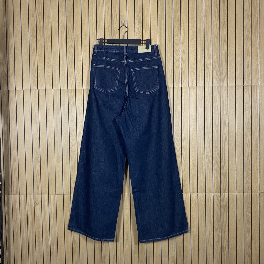 Dark Blue Wide Pleated Raw Denim Pants (Category: Jeans) located in Bacolod City. Submitted by treasurehunts.6100 (Listing ID 1444449536, Image 2). Description: Dark Blue Wide Pleated Raw Denim Pants Condition - New Color - Dark Blue Color rate - 10 / 10 Made in Korea No Flaws Dimensions : Waist - 28 Length - 42 Thigh - 13.5 Leg Opening - 11 Brands you might find on my profile : ( Cos, Uniqlo, H&M, Zara, Muji, Ralph Lauren, Hugo Boss, Fred Perry,
