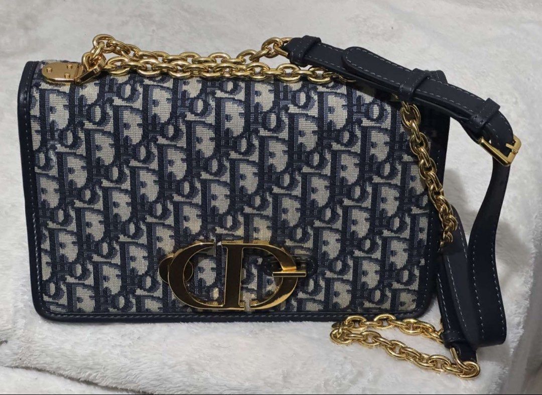 😍 Dior Oblique Saddle Bag (Category: Luxury Bags & Wallets) located in Pasig City. Submitted by gluxerare (Listing ID 1441421103, Image 1). Description: Super ganda lalo sa personal! 😍 Multi-use shoulder bag / sling body bag ❤️ from 26.5k last price before! - Iconic Dior Oblique canvas - Gold-tone CD clasp closure - Chain strap - Versatile for day or night use - A timeless addition to your collection.