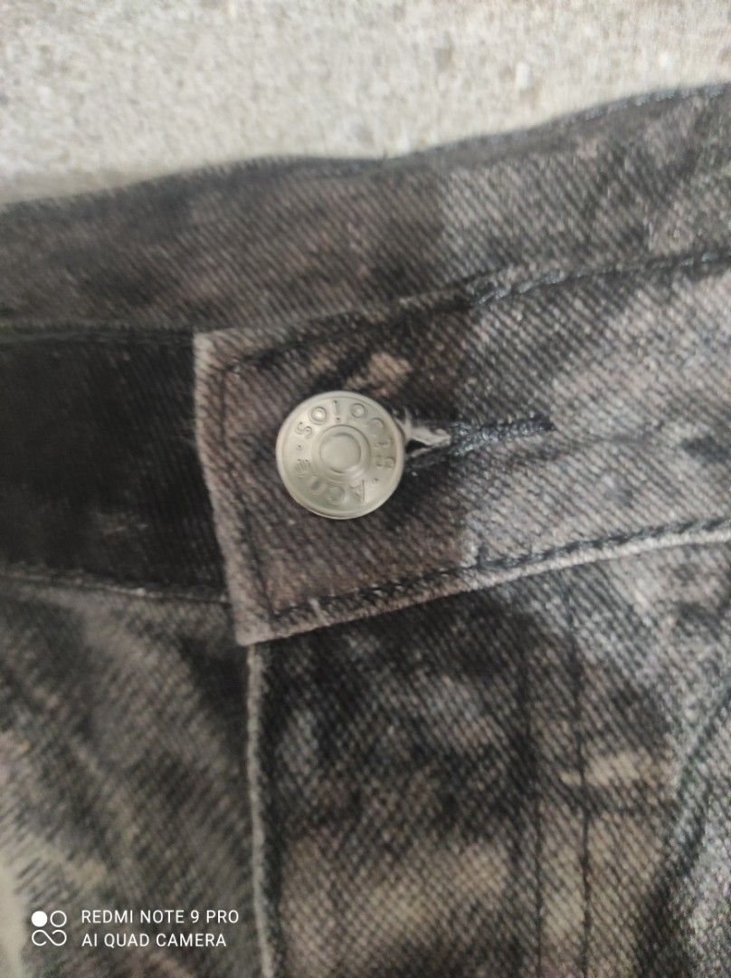 3D Print Dirt Baggy Jeans (Category: Jeans) located in Santa Rosa. Submitted by strawhatt (Listing ID 1444367188, Image 3). Description: buttonfly,Acne Studio button size 31.Add 80 pesos for the shipping.