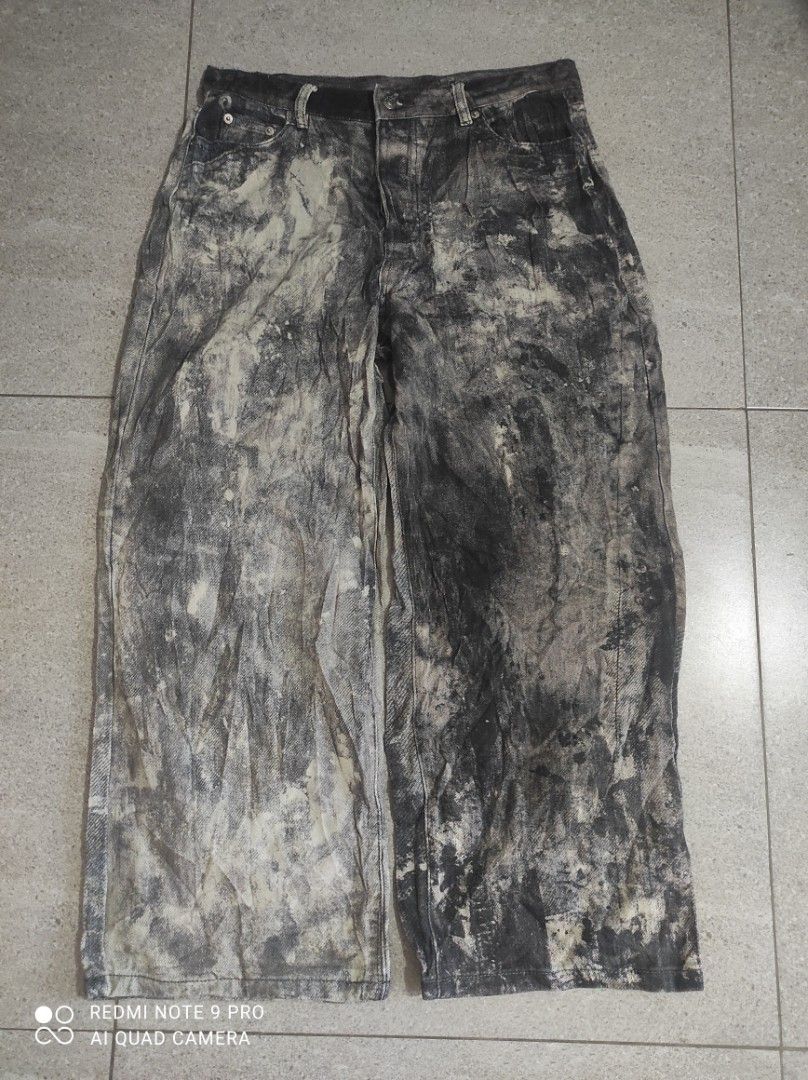 3D Print Dirt Baggy Jeans (Category: Jeans) located in Santa Rosa. Submitted by strawhatt (Listing ID 1444367188, Image 2). Description: buttonfly,Acne Studio button size 31.Add 80 pesos for the shipping.