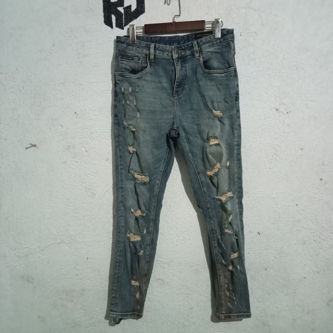 DOLCE&GABBANA JEANS 32/33(39) (Category: Jeans) located in Las Pinas. Submitted by akosirj09 (Listing ID 1444406536, Image 1). Description: DM IF INTIRESTED EXCELLENT CONDITION NEEDWASH.