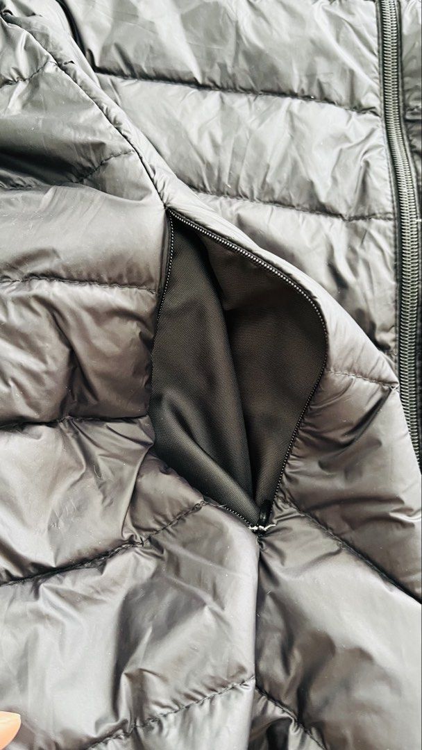 Down jacket (Category: Coats, Jackets and Outerwear) located in Singapore. Submitted by zeralda001 (Listing ID 1444358622, Image 2). Description: White duck down jacket Zipped side pocket and bag for ease of storage when on the go Suitable for temperature in mid teens Can be paired with fleece for layering up Shoulder length 45cm Chest length 52cm Length 65cm.