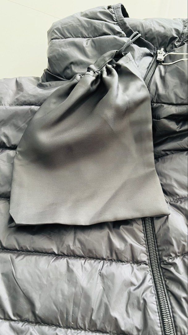 Down jacket (Category: Coats, Jackets and Outerwear) located in Singapore. Submitted by zeralda001 (Listing ID 1444358622, Image 3). Description: White duck down jacket Zipped side pocket and bag for ease of storage when on the go Suitable for temperature in mid teens Can be paired with fleece for layering up Shoulder length 45cm Chest length 52cm Length 65cm.