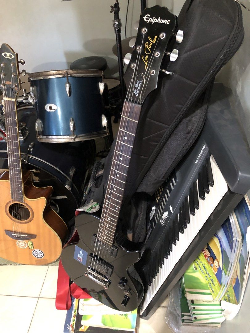 Epiphone Les Paul Special-II Electric Guitar (Category: Musical Instruments) located in Alburquerque. Submitted by wildforest.ea4e9c (Listing ID 1444320669, Image 2). Description: - Black Epiphone Les Paul Special-II electric guitar - Plays well - Minor scuffs on the body - Ideal for beginners or intermediate players - Comes with a gig bag - Ready for a new home.