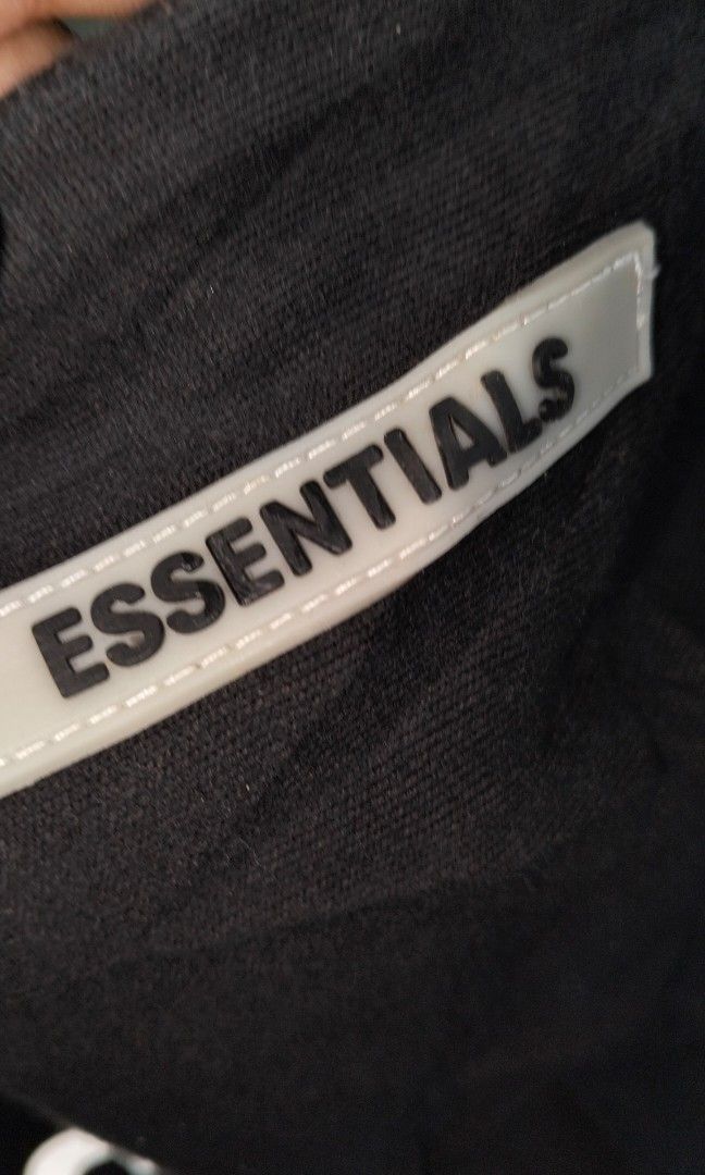 Essentials (Category: Coats, Jackets and Outerwear) located in Alaminos. Submitted by jez.18 (Listing ID 1444448696, Image 3). Description: 24x27.