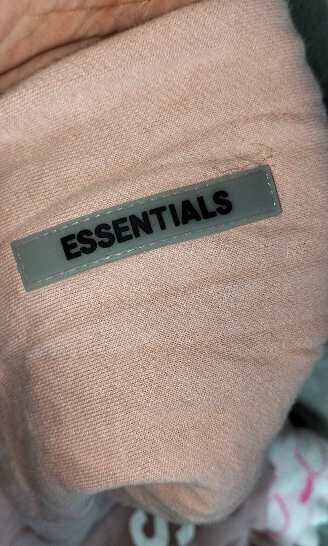 Essentials (Category: Coats, Jackets and Outerwear) located in Alaminos. Submitted by jez.18 (Listing ID 1444448945, Image 3). Description: 24x27.