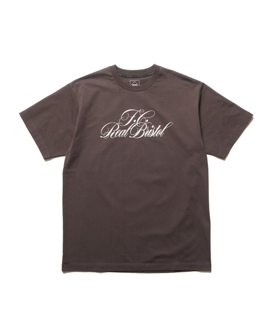FCRB Script Tee （分類：T-shirt、恤衫、有領衫）位於 Hong Kong。 由 secretmode 提交（商品編號 1444361545，圖片 3）。簡介： Size XL 代購 $740 現售 $550 Cotton Platting Stitch 100% New with Tag 太古交收 or 順豐到付 (順豐優先)。