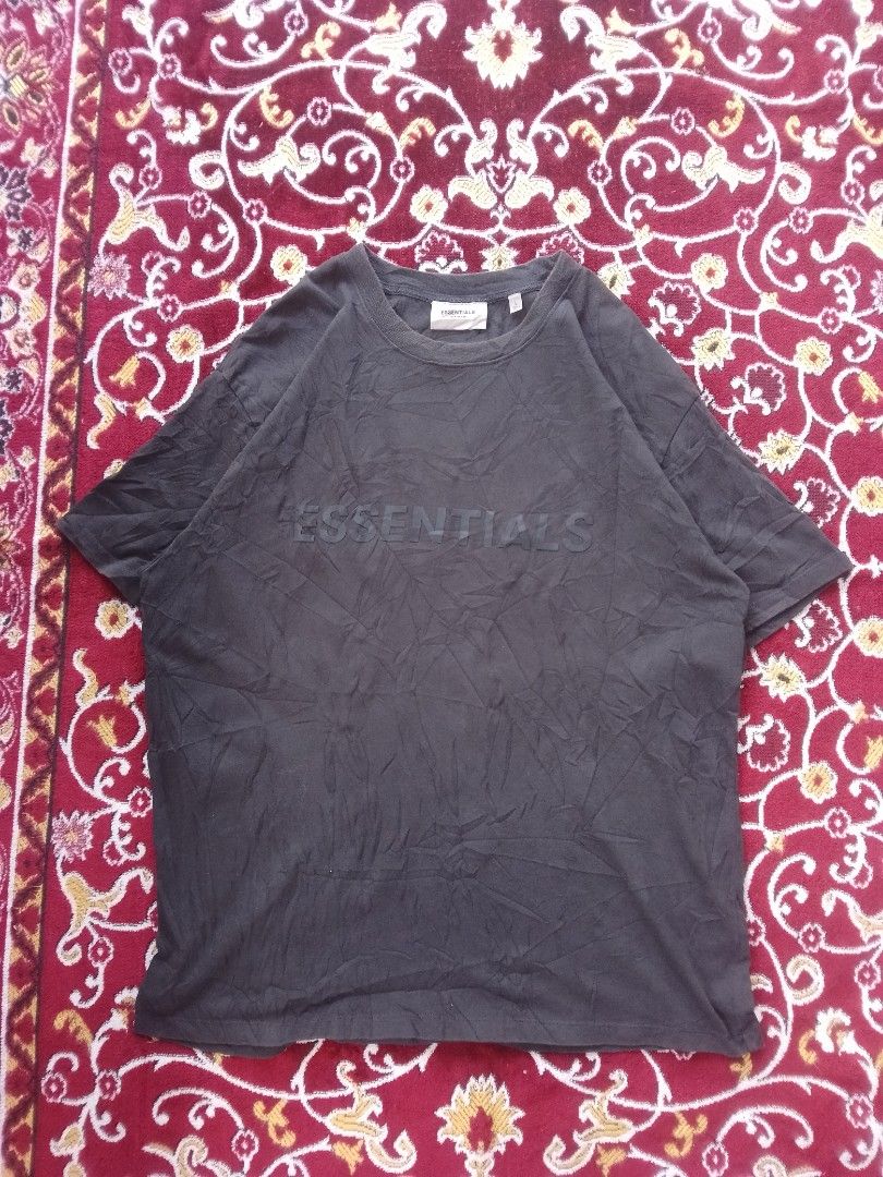 Fear of God Essentials T-Shirt (Category: Tshirts & Polo Shirts ) located in Baggao. Submitted by tonsthrift_26 (Listing ID 1444344042, Image 1). Description: - Authentic Grey Fear of God Essentials T-shirt - Features embossed 'Essentials' logo on the front - Classic crew neck and short sleeves - Tag indicates size Medium (fits like a medium) - Ideal for casual, everyday wear.