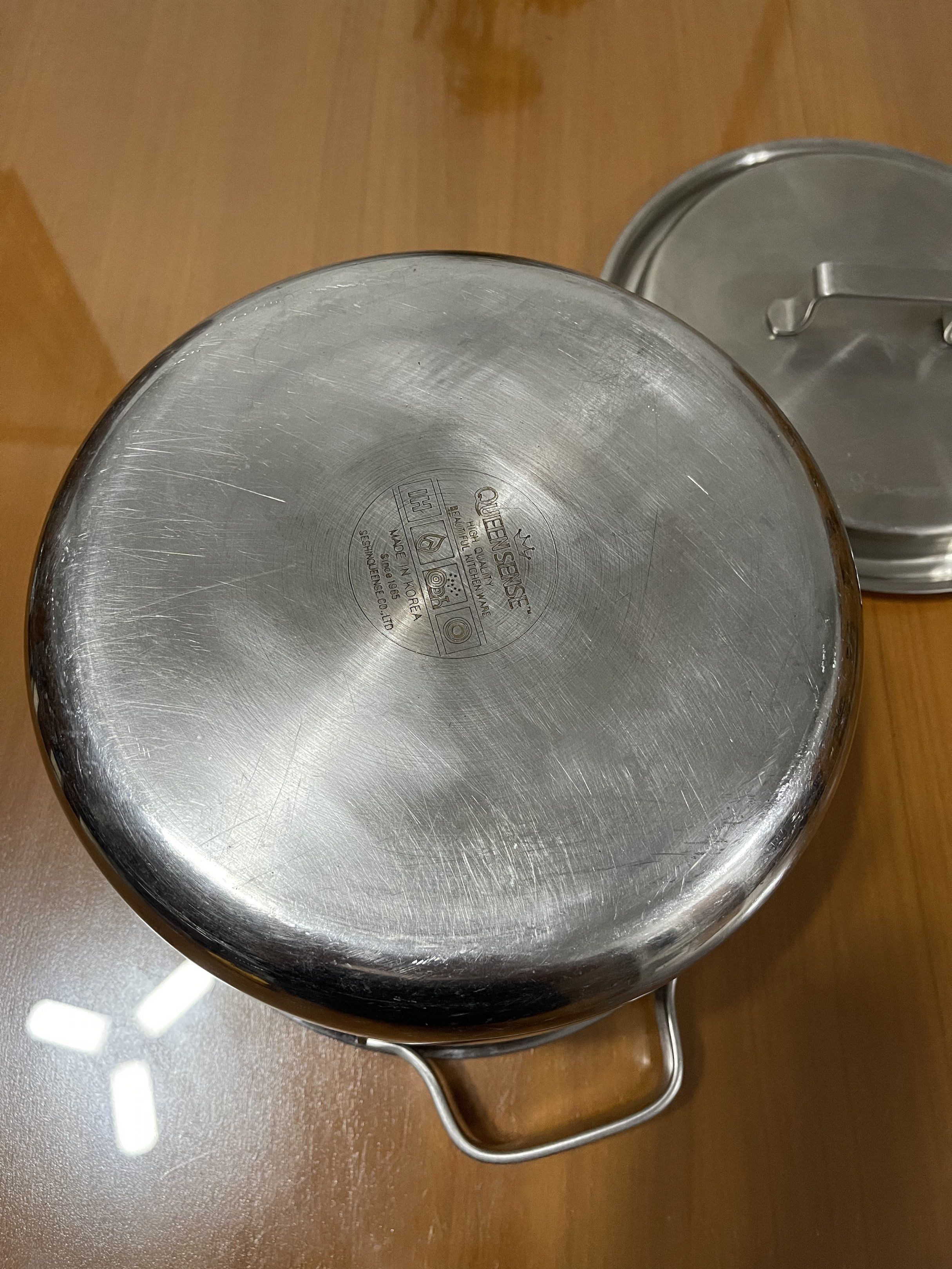 Floce by Queensense Stainless Steel Pot 24cm (Category: Cookware & Accessories) located in Quezon City. Submitted by doublelkitchenwares (Listing ID 1444368233, Image 3). Description: Floce by Queensense Stainless Steel Pot Made in Korea 24x14cm Induction / Gas / Electric Solid, makapal and mabigat pati cover Minimal sign of usage with small dot dents Pick up or shipping via lalamove Provincial 🚚j&t Novaliches Qc .