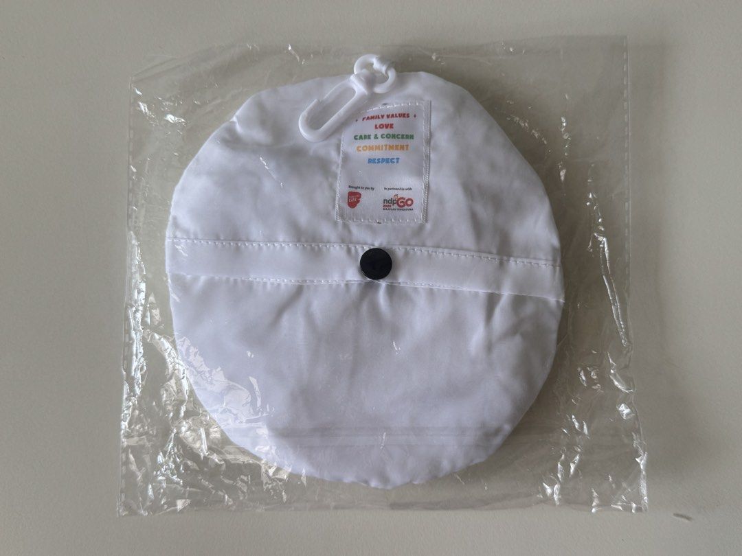 Foldable hat (Category: Caps & Hats) located in Singapore. Submitted by ann0ng (Listing ID 1444366239, Image 1). Description: .