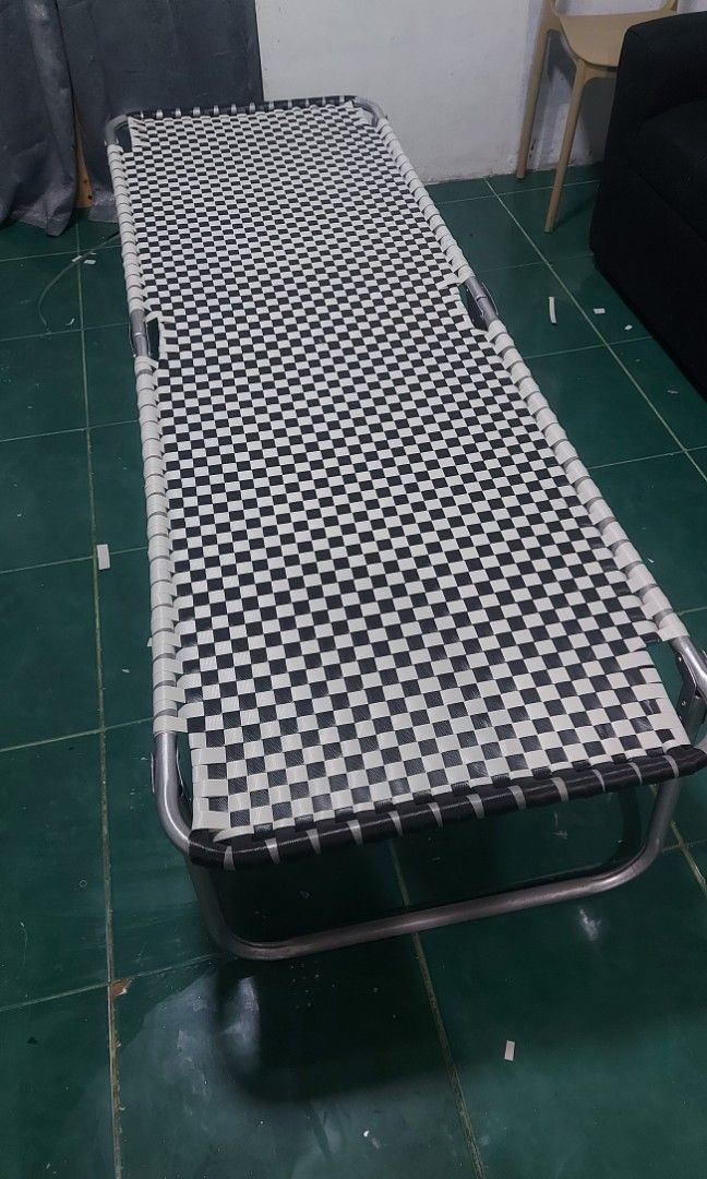 Folding bed heavy duty (Category: Bed Frames & Mattresses) located in Quezon City. Submitted by michaelangelomendoza0209 (Listing ID 1444440219, Image 2). Description: 980 plus lalamove fee mas okay if pick up incase walang willing mag abono.. pero pwede rin gcash bago umalis rider dito.