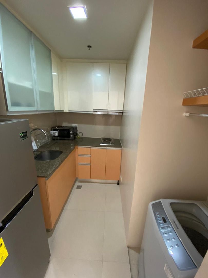 FOR SALE GREENBELT HAMILTON-STUDIO EXECUTIVE (Category: Apartments & Condos) located in Makati City. Submitted by bea.09178980998 (Listing ID 1444316266, Image 3). Description: 🔥Greenbelt Hamilton 1 - 16th Floor RUSH SALE Code: 0036 📍For Sale - 7,000,000.00 📍Price/ sq.m. (Sale): 168,269.23 Direct: Yes # BR: Studio (Executive) FA: 41.6 Inclusions: Fully Furnished Property Features: ✔Facing East / morning sun With Makati Skyline view ✔5-7 minute