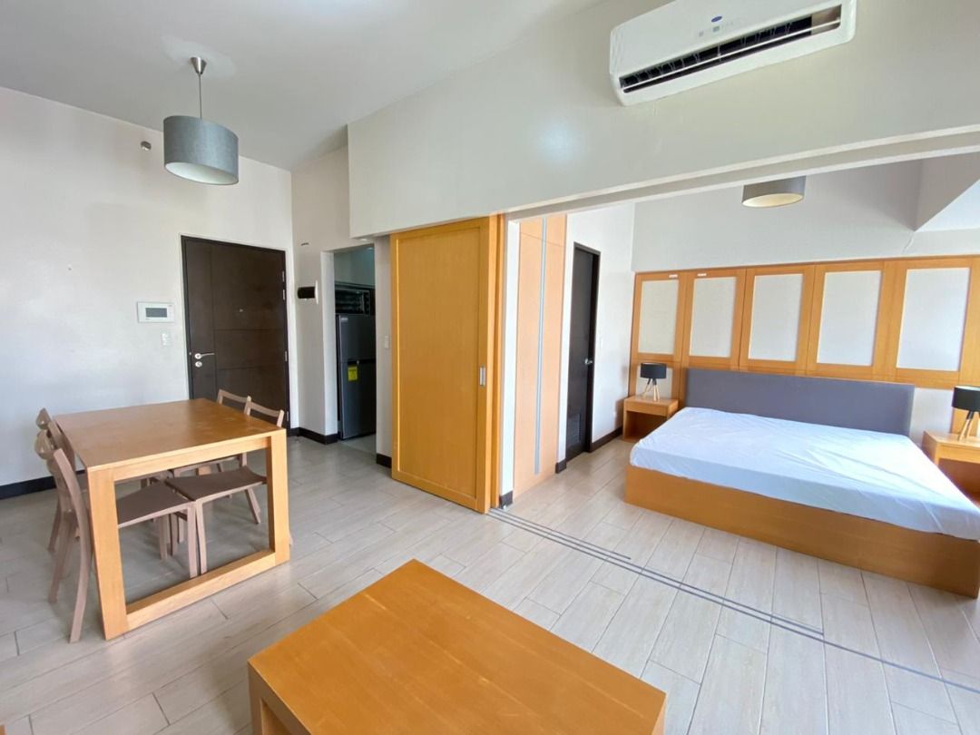 FOR SALE GREENBELT HAMILTON-STUDIO EXECUTIVE (Category: Apartments & Condos) located in Makati City. Submitted by bea.09178980998 (Listing ID 1444316266, Image 2). Description: 🔥Greenbelt Hamilton 1 - 16th Floor RUSH SALE Code: 0036 📍For Sale - 7,000,000.00 📍Price/ sq.m. (Sale): 168,269.23 Direct: Yes # BR: Studio (Executive) FA: 41.6 Inclusions: Fully Furnished Property Features: ✔Facing East / morning sun With Makati Skyline view ✔5-7 minute