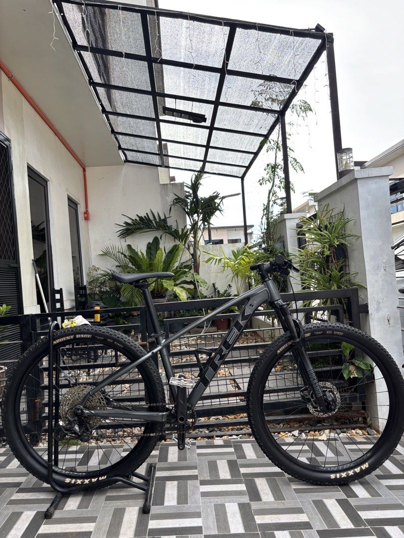 Giant Advanced XTC 29 & Trek X Caliber 8 (Category: Bicycles) located in Cebu City. Submitted by anthonyyy_137 (Listing ID 1444427052, Image 2). Description: FOR SALE: Trek X-Caliber 8 & Giant XTC Advanced 29 3 Carbon MTB Package Price: ₱140,000 (Take All) Selling our well-maintained mountain bikes. Perfect for riders looking for a ready-to-ride setup with premium accessories included. Bikes Included: * Trek X-Caliber 8 (Matte Black, Small Frame)