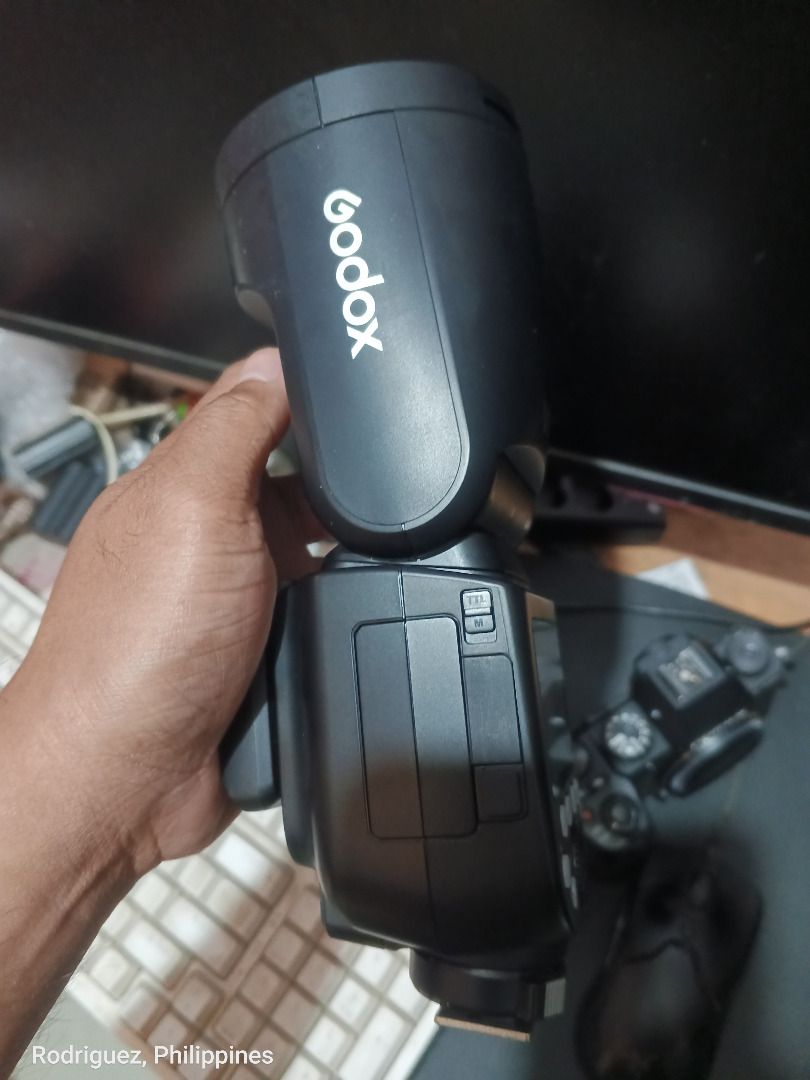 Godox V1 Pro Camera Flash for Fujifilm (Category: Cameras) located in Rodriguez. Submitted by 1994maxf (Listing ID 1444328953, Image 3). Description: USED LIKE NEW IMPULSE BUY FOR FUJIFILM X MOUNT MEETUPS MARIKINA,PASIG AND MONTALBAN ONLY LALAMOVE PAY FIRST AND SHOULDER SHIPPING FEE.