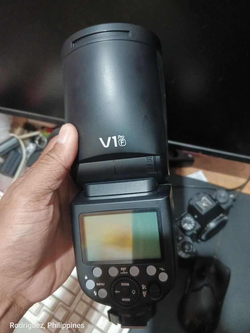 Godox V1 Pro Camera Flash for Fujifilm (Category: Cameras) located in Rodriguez. Submitted by 1994maxf (Listing ID 1444328953, Image 2). Description: USED LIKE NEW IMPULSE BUY FOR FUJIFILM X MOUNT MEETUPS MARIKINA,PASIG AND MONTALBAN ONLY LALAMOVE PAY FIRST AND SHOULDER SHIPPING FEE.
