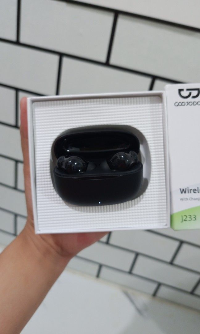 GOOJODOQ ORIGINAL EARBUDS (Category: Earphones) located in Quezon City. Submitted by ajonlinesh55809 (Listing ID 1444313738, Image 3). Description: .