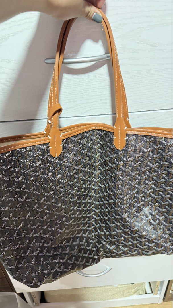 Goyard St. Louis Tote Bag (Category: Luxury Bags & Wallets) located in Manila. Submitted by ririkah (Listing ID 1444491413, Image 1). Description: - Classic Goyard tote bag - Signature chevron pattern - Tan leather trim and handles - Spacious interior - Ideal for everyday use - A timeless addition to your collection.