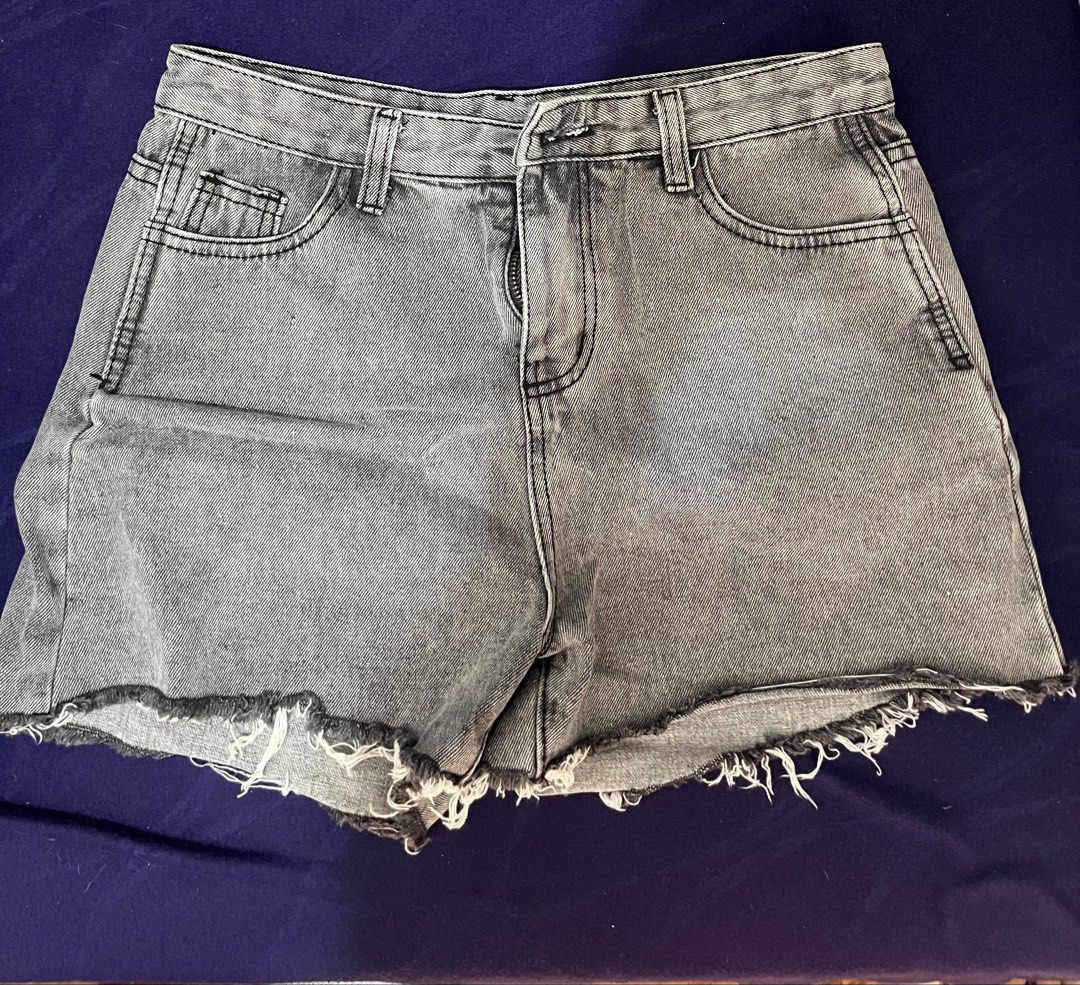 Grey Frayed Hem Denim Shorts (Category: Shorts) located in Makati City. Submitted by laikag6 (Listing ID 1444319537, Image 1). Description: - Grey denim shorts - Frayed hem detail - Classic five-pocket design - Zip fly closure - Versatile for casual outfits - Ideal for everyday wear Size 30-31.