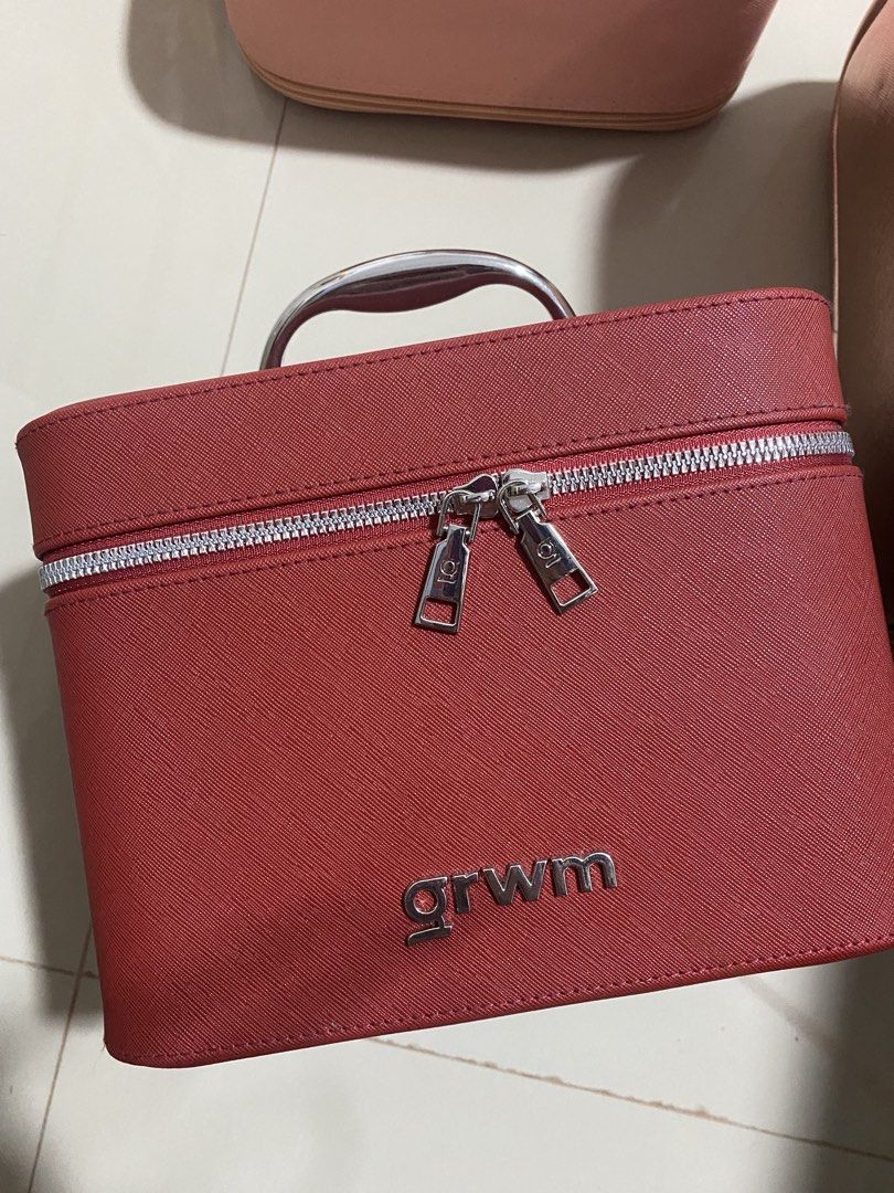 GRWM Makeup Bag (Category: Shoulder Bags) located in Las Pinas. Submitted by declutteredna (Listing ID 1444469986, Image 1). Description: Good as new! Not using anymore sayang naman :) Big compartment perfect for your makeup collection! PAYO Gcash Jnt/lalamove (scheduled).