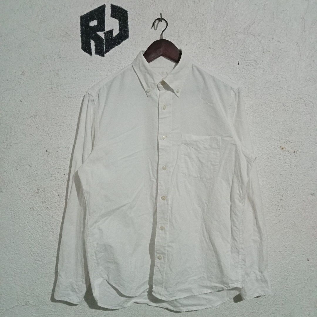 GU WHITE POLO BUTTONDOWN 22/27.5 (Category: Formal Shirts) located in Las Pinas. Submitted by akosirj09 (Listing ID 1444404361, Image 1). Description: DM IF INTIRESTED EXCELLENT CONDITION NEEDWASH.