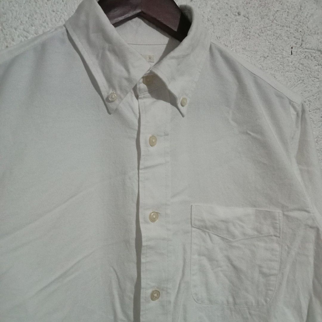GU WHITE POLO BUTTONDOWN 22/27.5 (Category: Formal Shirts) located in Las Pinas. Submitted by akosirj09 (Listing ID 1444404361, Image 3). Description: DM IF INTIRESTED EXCELLENT CONDITION NEEDWASH.