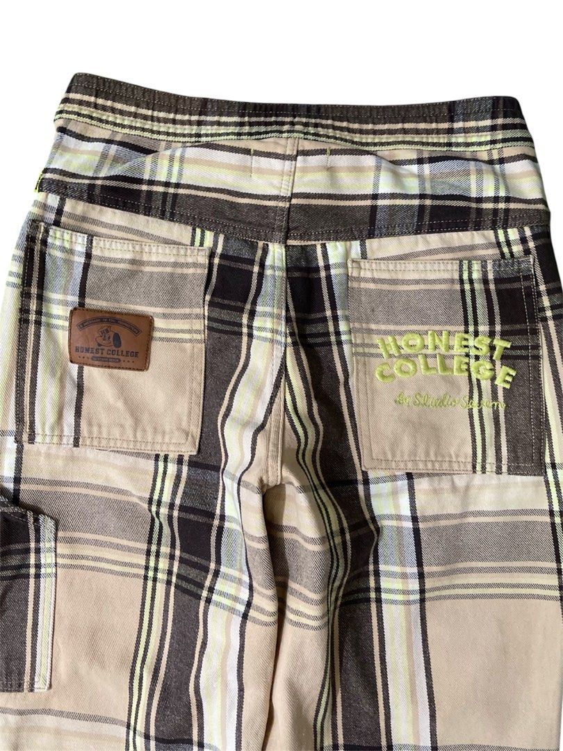GU x STUDIO SEVEN HONEST COLLEGE CHECKERED PANTS (Category: Jeans) located in Iloilo. Submitted by wornworthyph (Listing ID 1444414633, Image 3). Description: WAIST - 32 LENGTH - 39 HEM - 7.5 THIGH - 12 COLOR RATE - 9.8 / 10 EXCELLENT CONDITION LEGIT / AUTHENTIC NO ISSUE ₱ 280 + SHIPPING FEE 📍ILOILO 🧾 GCASH ( PAYMENT FIRST ) 🚚 J&T COURIER..