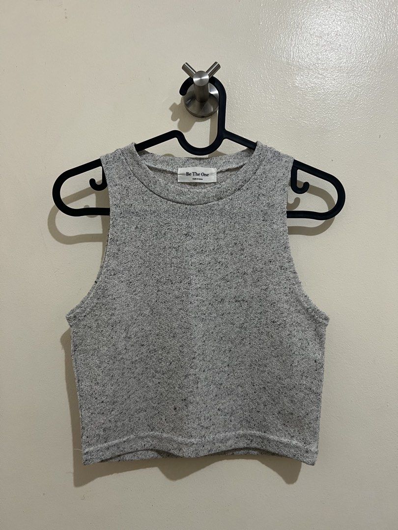 Heather Gray Racerback Crop Top (Category: Sleeveless) located in Dasmarinas. Submitted by dcarts (Listing ID 1444329307, Image 1). Description: KINDLY READ BEFORE ORDERING 🙇🏻‍♀️ SIZE: s-m COLOR: heather gray DETAILS: no flaw/s RFS: decluttering 📍 Dasmariñas, Cavite 💳 MOP: GCash (Cash payment available for meet-ups only) ⤑ Please refer to the photos for measurements (if provided) ⤑ All items are recommended to be washed before use ⤑ Please ma