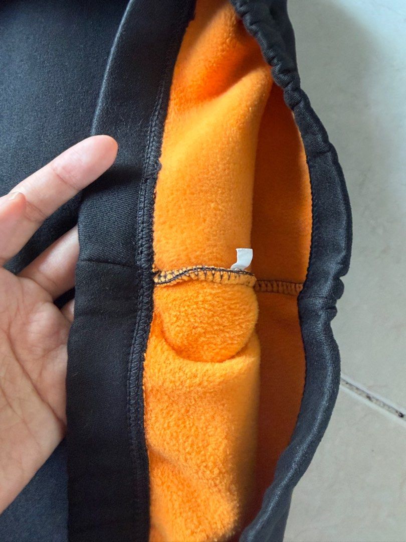 Heattech (Category: Other Tops) located in Petaling Jaya. Submitted by tinderjean (Listing ID 1444383313, Image 3). Description: - rm10 for whole set (top + bottom) - take 2 set for rm15 .