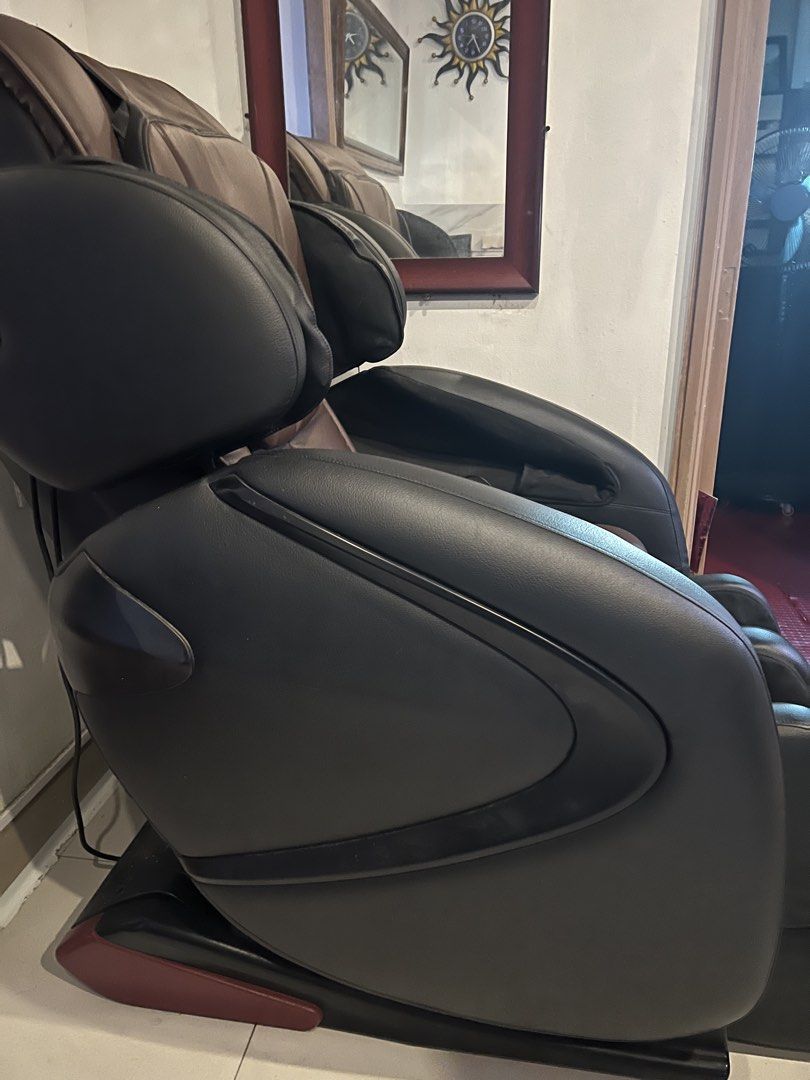 HIRO Massage Chair with Remote (Category: Massage Devices) located in Manila. Submitted by rosalesjoa01696 (Listing ID 1444393244, Image 2). Description: - Full body massage chair - Reclining function for ultimate relaxation - Includes original remote control with adjustable speed, position, and auto modes - Perfect for unwinding after a long day - Footrest included - Selling as is -Pasig Area -Delivery must be shouldered by the buyer -Price nego