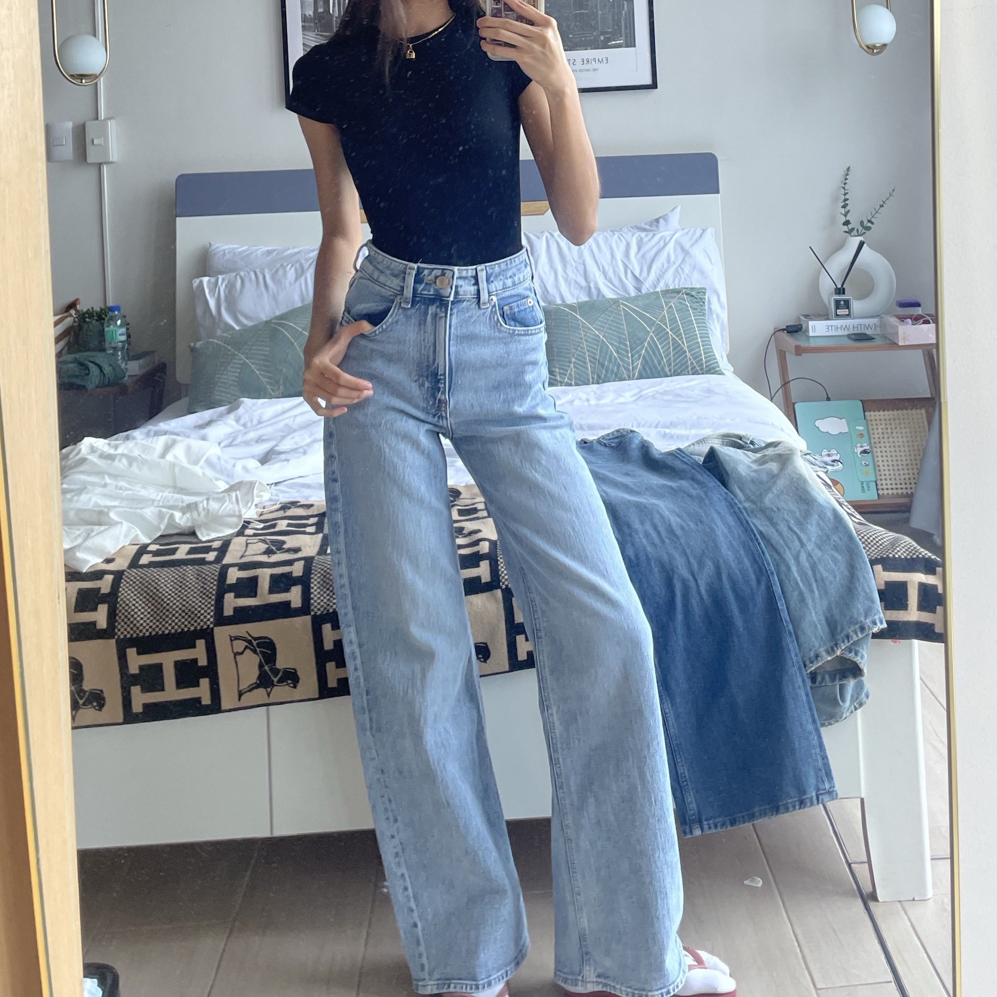 H&M Light Wash High Waisted Jeans (Category: Jeans) located in Sorsogon. Submitted by crescie (Listing ID 1444323527, Image 1). Description: જ⁀➴ 𝗿𝗲𝗮𝗱 𝗺𝗲! 🧺 𝗛&𝗠 𝗟𝗶𝗴𝗵𝘁 𝗪𝗮𝘀𝗵 𝗛𝗶𝗴𝗵 𝗪𝗮𝗶𝘀𝘁𝗲𝗱 𝗝𝗲𝗮𝗻𝘀 - 𝘀𝗶𝘇𝗲 𝗨𝗦 𝟬 𓍼 In great condition 𓍼 𝗠𝗼𝗱𝗲𝗹 𝗪: 23 inches | 𝗠𝗼𝗱𝗲𝗹 𝗛: 5’3 1/2 💸 𝗣𝗮𝘆𝗺𝗲𝗻𝘁: Via GCash or meet-up (if nearby!) 📦 𝗗𝗲𝗹𝗶𝘃𝗲𝗿𝘆: J&T (shipping c/o buyer) Swipe through the photos and feel