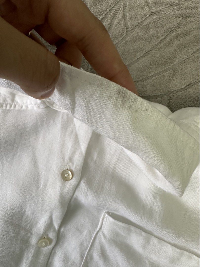 H&M LINEN BLEND SHIRT CROPPED (Category: Shirts) located in Quezon City. Submitted by shopwith.tin (Listing ID 1444487276, Image 3). Description: -Cropped, loose-fit shirt in an airy, woven linen and viscose blend. -Collar, buttons at front, a patch chest pocket, and a double-layered yoke at back with box pleat. -Boxy. Dropped shoulders and short sleeves. -Worn once for a beach trip. bikini cover-up ONLY. 😊 -Flaw (see last photo) not sure if was