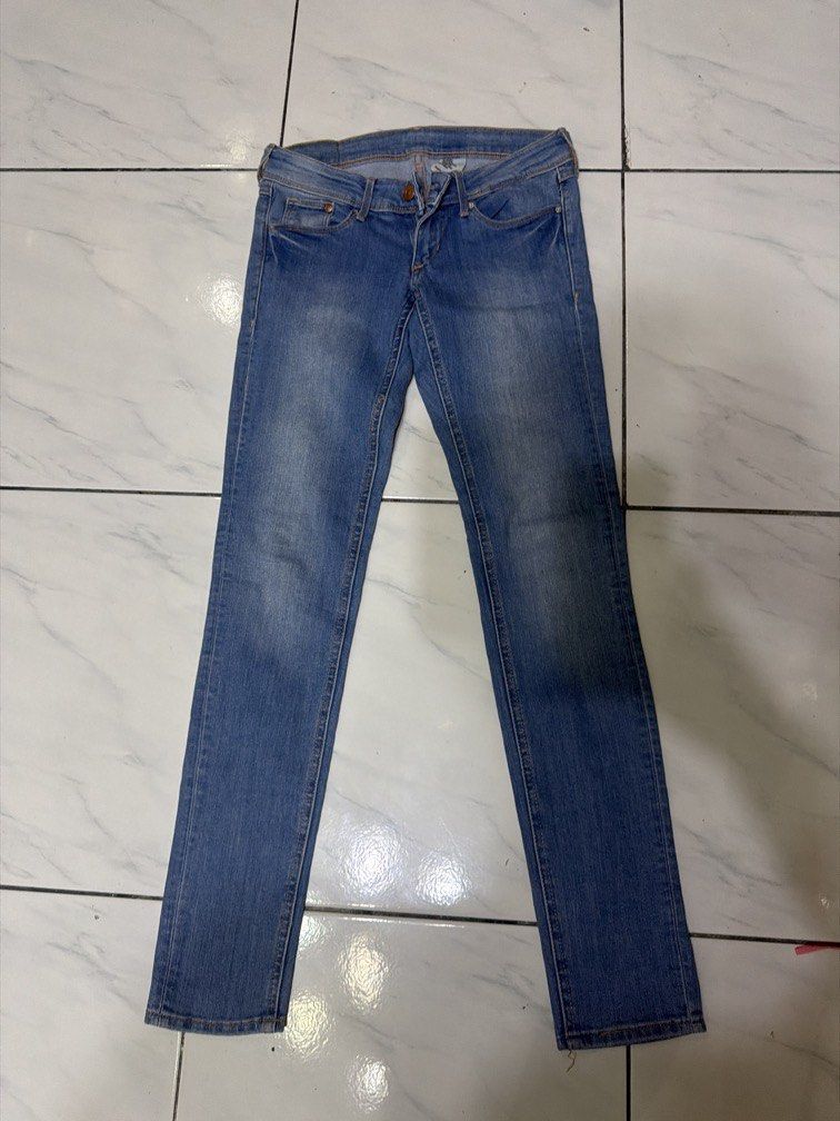 H&M Low Waist Jeans (Category: Jeans) located in Quezon City. Submitted by cocloset85 (Listing ID 1444411878, Image 1). Description: 26/32.