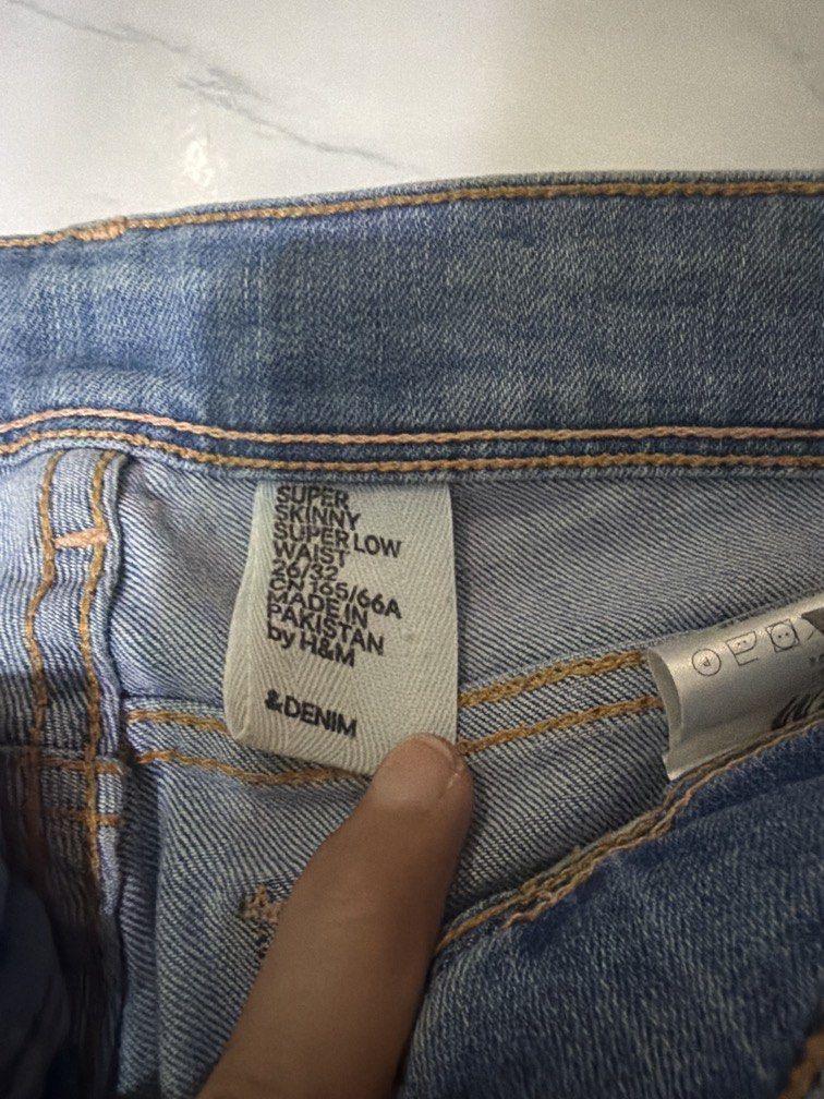 H&M Low Waist Jeans (Category: Jeans) located in Quezon City. Submitted by cocloset85 (Listing ID 1444411878, Image 2). Description: 26/32.