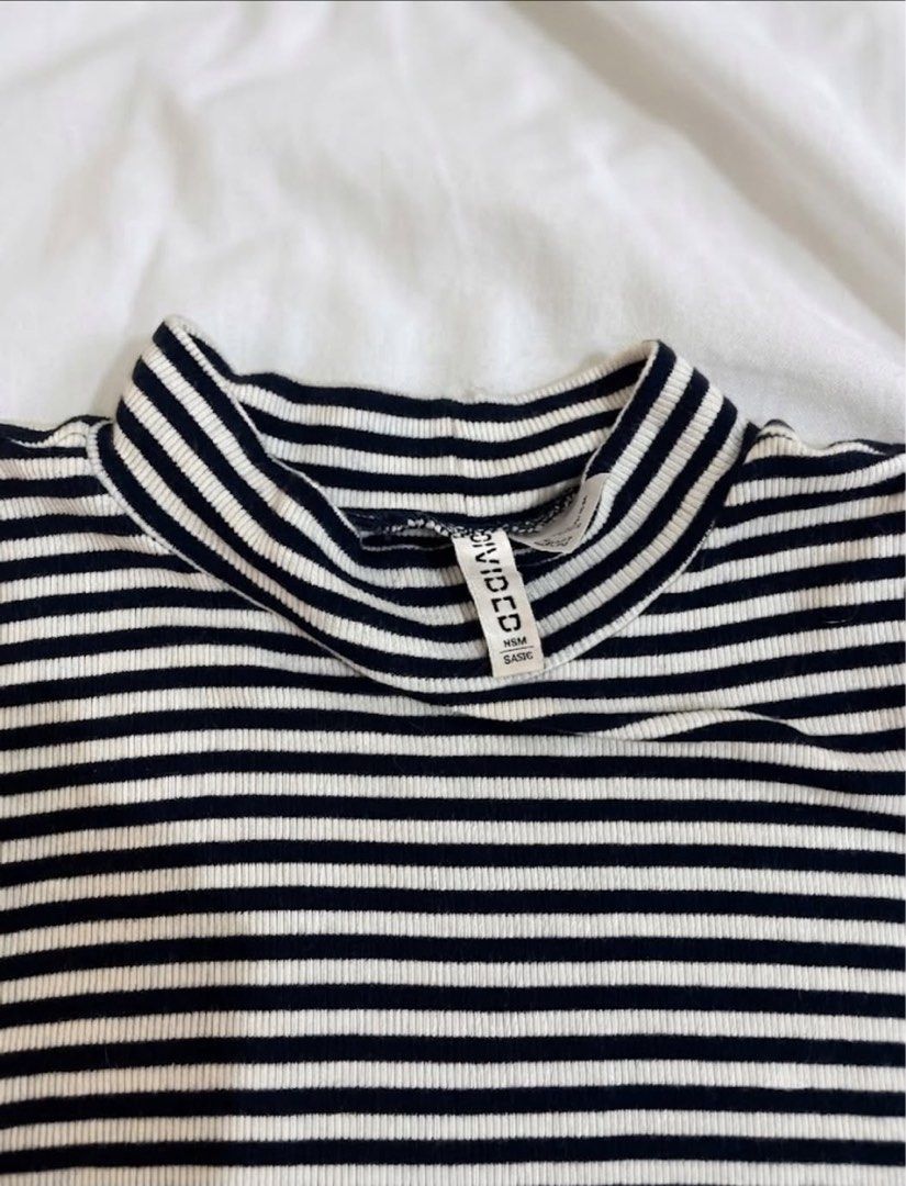 H&M Striped Mock High Neck Crop Top (Category: Others Tops) located in Cagayan de Oro. Submitted by blissclo (Listing ID 1444391993, Image 2). Description: H&M Striped Mock High Neck Crop Top For Sale price: 299 ₱ size: M-L loc: poblacion, claveria mis or. rfs: too big on me color: navy blue.