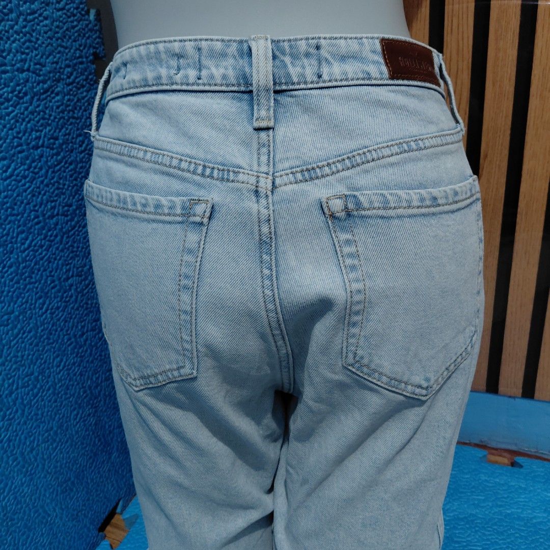 HOLLISTER MOM JEANS (Category: Jeans) located in Manila. Submitted by pandinity (Listing ID 1444420340, Image 3). Description: W - 24-26in L - 29in slightly stretch MOM JEANS HIGH WAIST.