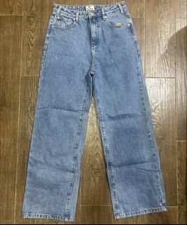 (Category: ) located in . Submitted by classy.closet (Listing ID 1444376655, Image 1). Description: .