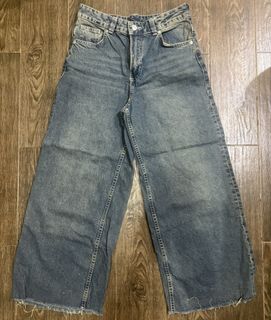 (Category: ) located in . Submitted by classy.closet (Listing ID 1444375060, Image 1). Description: .