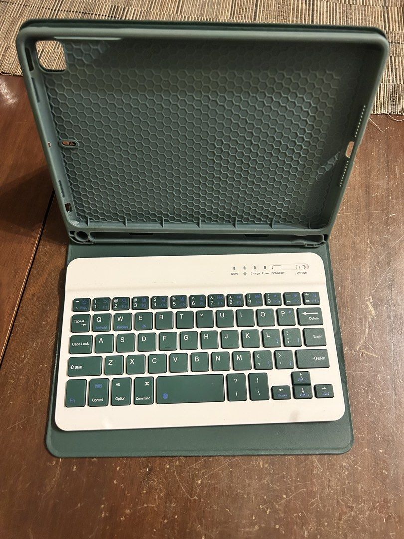 iPad mini cover and Bluetooth keyboard484578215592601601