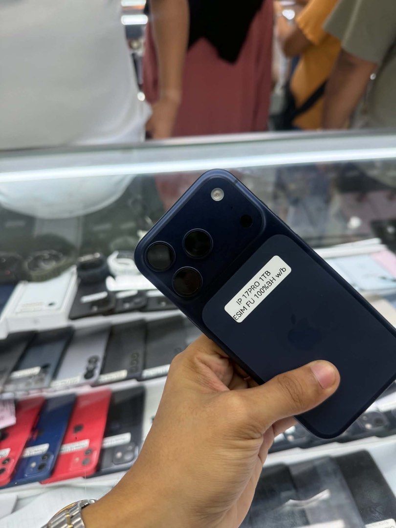 Iphone 17 Pro 1TB ESIM 100% BH NO ISSUE (Category: iPhone 17 Series) located in San Juan City. Submitted by javedsgadgetshop (Listing ID 1444394265, Image 2). Description: WE BUY AND SELL SO PWEDE MAGBINTA OR SWAP ! INSTALLMENT OPTIONS : SPAY LATER / GGIVES / CREDIT CARD / SKYRO / HOMECREDIT (BRANDNEW) Quick Specs : 💵 Iphone 17pro •1TB •US Variant •100% batt health •ESIM Unlock •99% Smoothness •No hidden issue | No Repaired •100% Authentic | Not