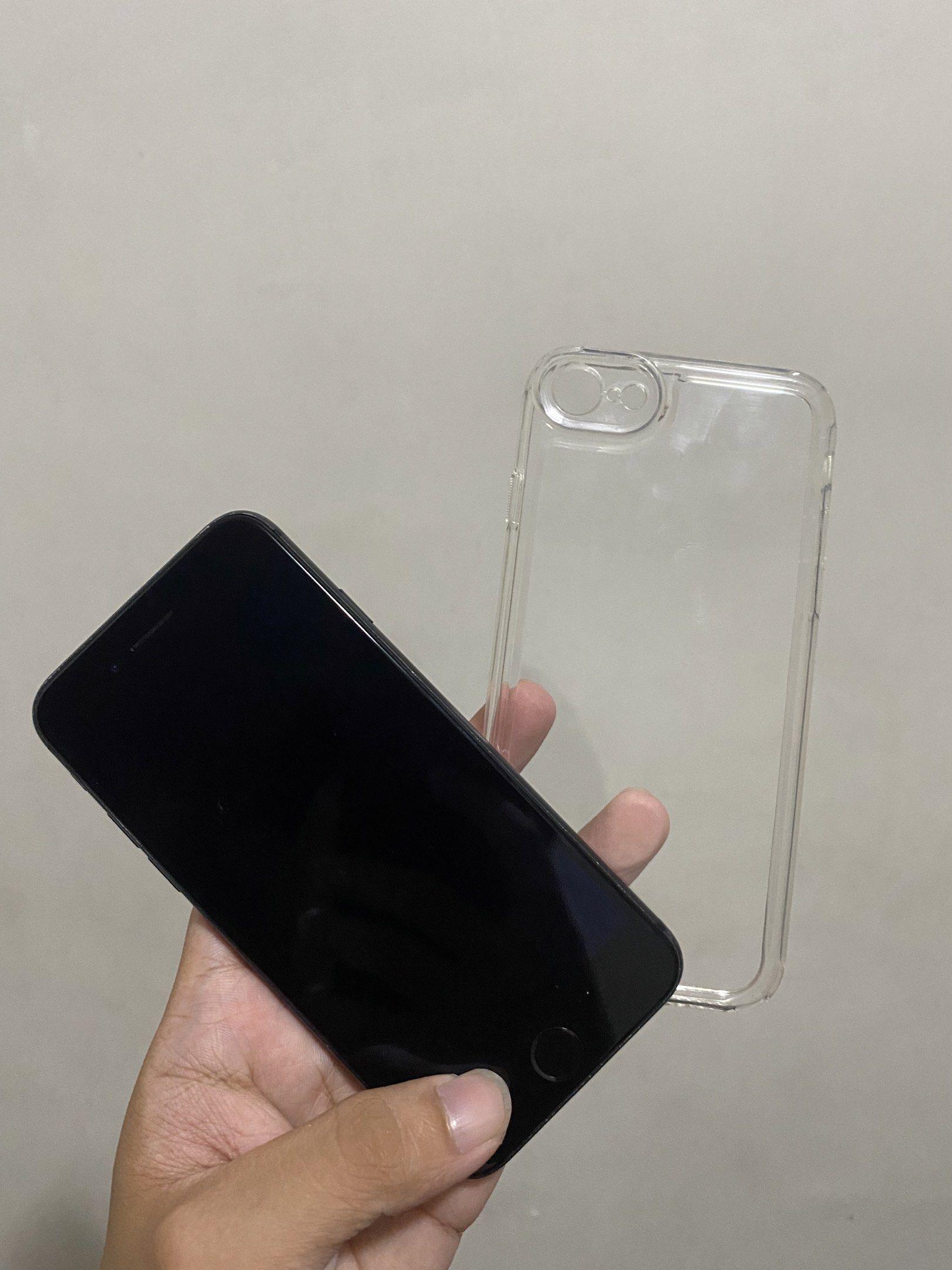 Iphone 8 64gb (Category: iPhone 8 Series) located in San Rafael. Submitted by kuyabribri (Listing ID 1444322669, Image 1). Description: Iphone 8 64gb - 8/10 condition - open for sim - 80% battery health - Item is as is in the picture with case - No charger (Unit only) - Pick up or Lalamove - slightly negotiable.