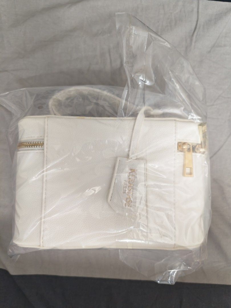 Kerastase makeup storage box (Category: Accessory holder, box & organisers) located in Georgetown. Submitted by coloradooooo (Listing ID 1444470119, Image 1). Description: inside have little yellow due to keep for a while.