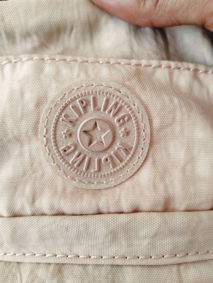 Kipling (Category: Cross-body Bags) located in San Carlos City. Submitted by guioverlua72920 (Listing ID 1444495482, Image 3). Description: Kipling original 2way bag Pyd sling bag pyd pd belt bag As new condition No issue ₱950 free ship location San Carlos city Negros Occidental.