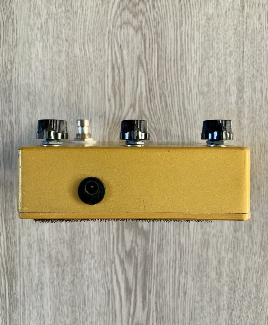 KLON Centaur Clone Transparent Overdrive Effects Pedal (Category: Musical Instruments) located in Caloocan City. Submitted by mediokerr (Listing ID 1444381360, Image 2). Description: Please visit, follow and like Echo Chamber FB page for details, photos and more music-related gears on sale. No issue. No box. Very presentable. Some signs of usage. Flawlessly working. See photos or test unit in my place to appreciate. SJDM, Bulacan area Dm for more