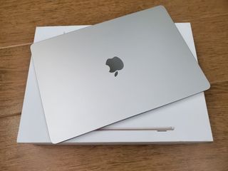 laptop497460367601192960