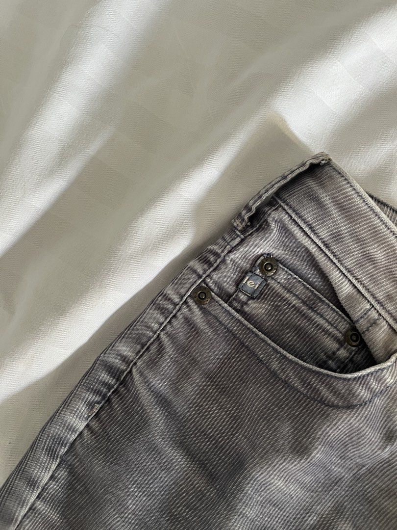 LEI Grey Corduroy Texture Flare Jeans (Category: Other Bottoms) located in Makati City. Submitted by augustrushh (Listing ID 1444374237, Image 2). Description: - Grey Corduroy Flare Pants - Material: Polyester, Cotton, Spandex blend - Wash-out look Waist:26-28 Rise: 8.5 in Hips: 32-34 in Length: 37 in Leg opening: 9 in .